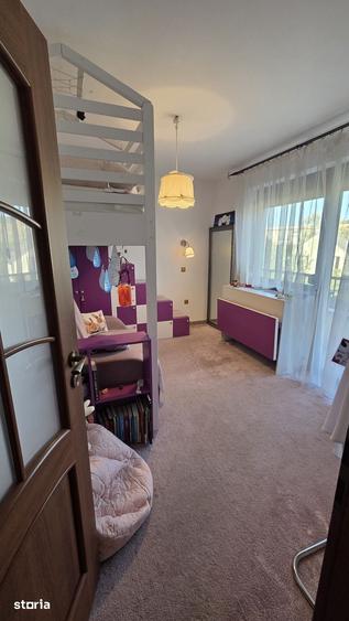 Apartament cu 4 camere decomandat în Florești