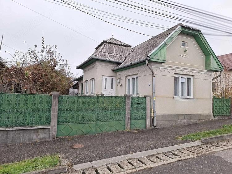 Casă cu 2 camere cu Teren 1000 Mp în Central