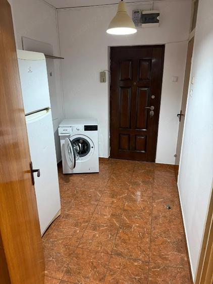 Garsonieră decomandată în Titan