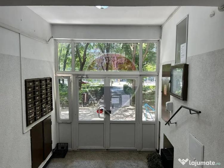 Apartament cu 2 camere semidecomandat în 1 Mai