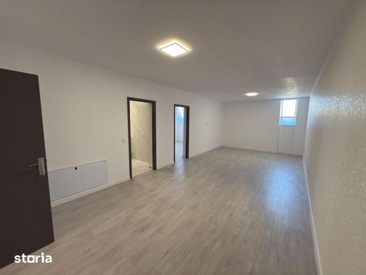 Casă cu 9 camere cu Teren 232 Mp în Ana Ipătescu