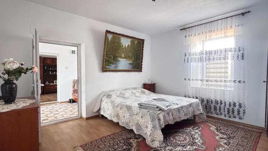 Casă individuală cu 5 camere cu Teren 1200 Mp în Ghidici