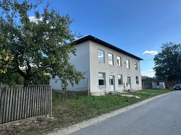 Casă cu 4 camere în Mihăești