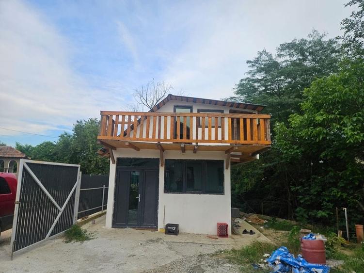 Casă cu 4 camere în Mierea