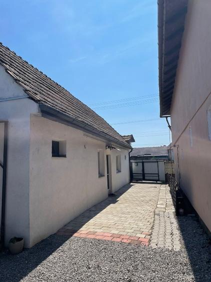 Casă individuală cu 2 camere cu Teren 450 Mp în Cristești