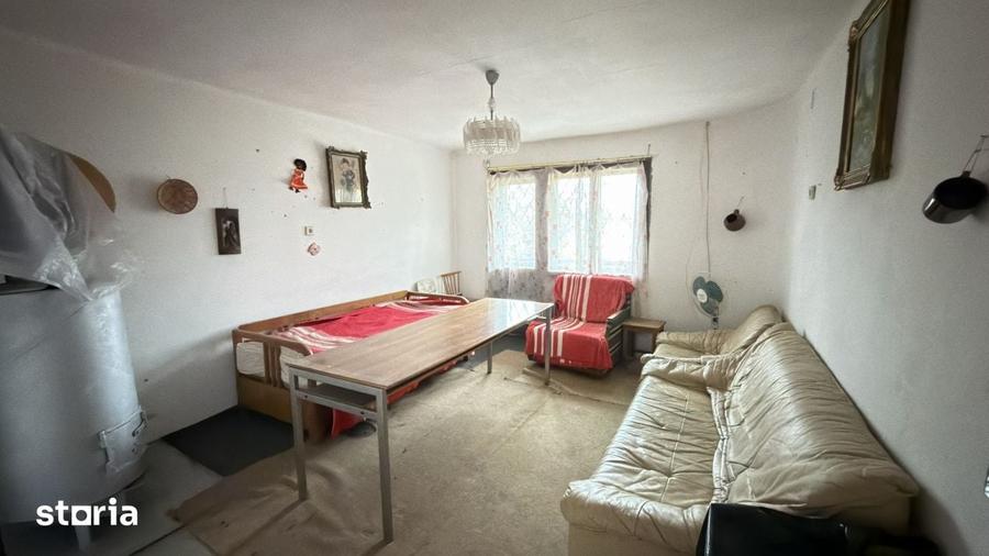 Casă cu 3 camere cu Teren 4108 Mp în Central
