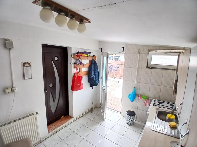 Casă cu 2 camere cu Teren 220 Mp în Mărgeanului