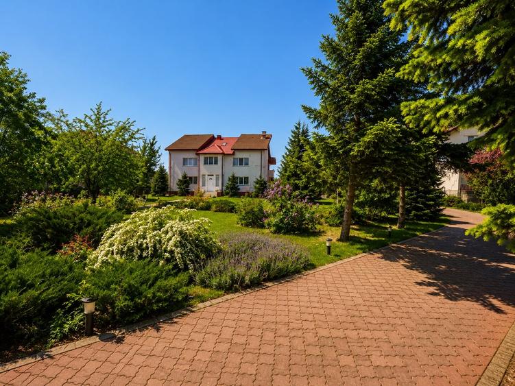 Casă individuală cu 10 camere cu Piscina în Domnești