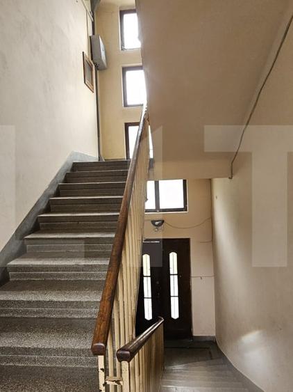 Casă individuală cu 12 camere cu Canalizare în Ultracentral
