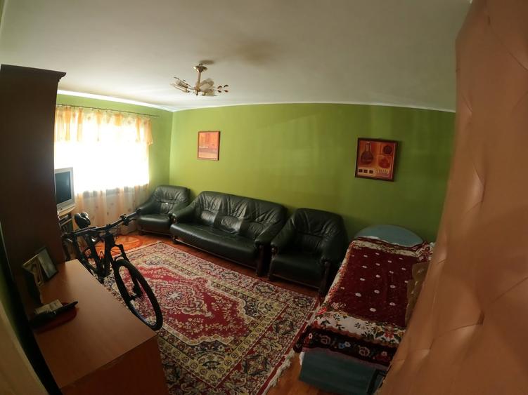 Apartament cu 4 camere decomandat, mobilat în Semicentral