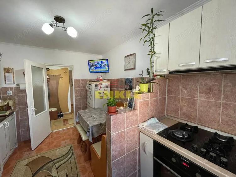 Apartament cu 4 camere decomandat în Central