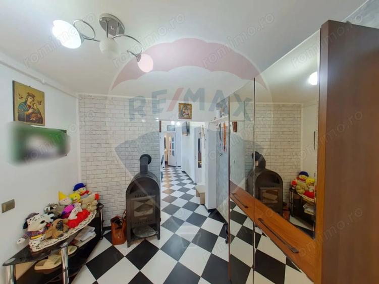 Apartament cu 4 camere decomandat în Central