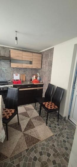 Casă individuală cu 4 camere cu Canalizare în Central