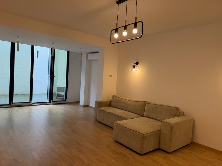 Apartament cu 3 camere decomandat în Arcul de Triumf