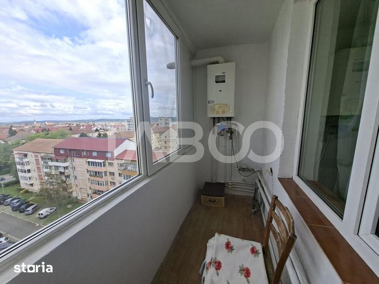Apartament cu 3 camere semidecomandat, mobilat în Mihai Viteazul