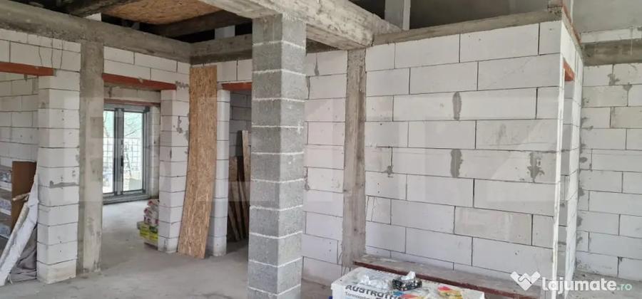 Casă cu 3 camere cu Teren 2712 Mp în Central