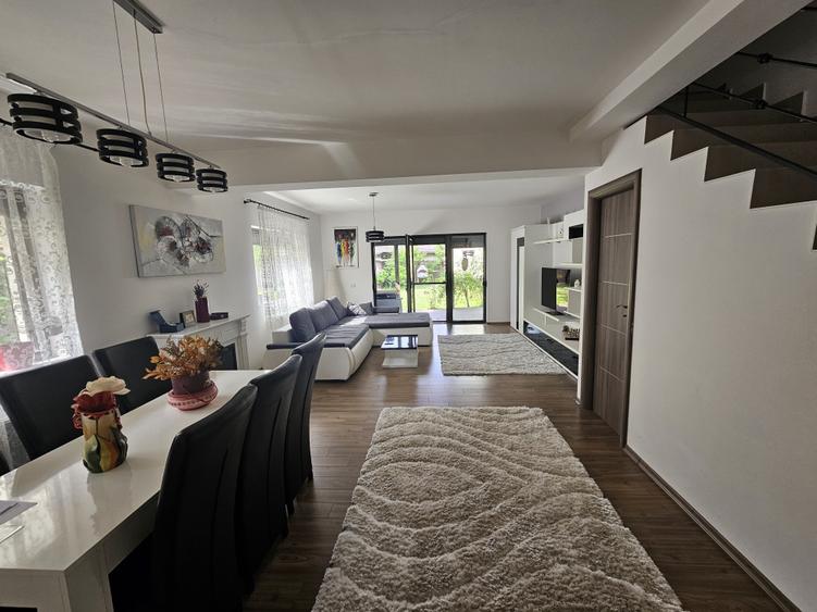 Duplex cu 4 camere cu Canalizare în Dumbrăvița