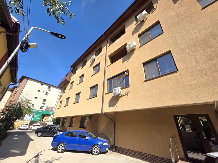Garsonieră decomandată în Roșu