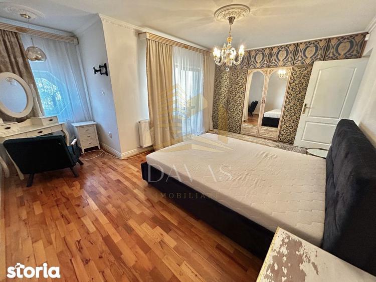 Casă cu 5 camere semidecomandat cu Garaj în Gruia
