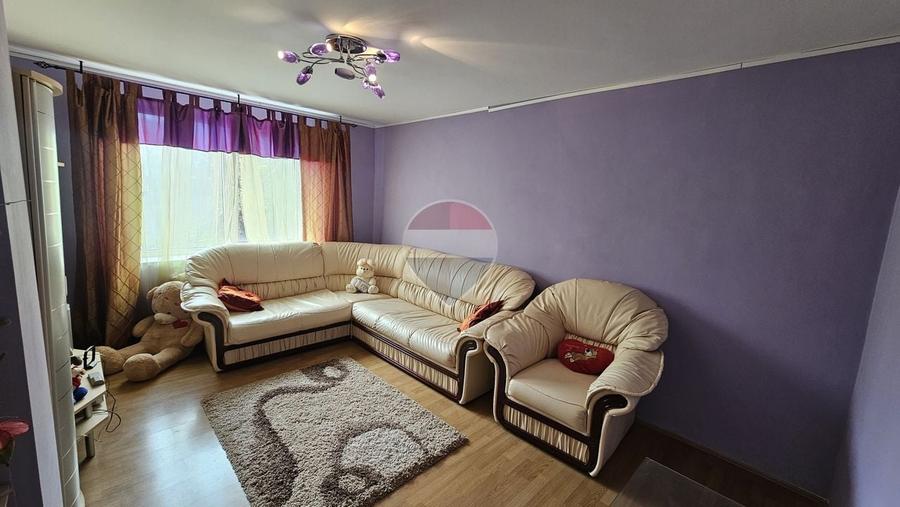 Apartament cu 3 camere decomandat, mobilat în Calea Romanului