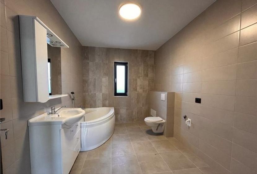 Casă cu 3 camere în Letea Veche