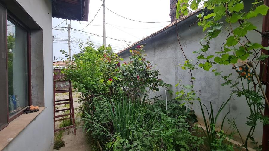 Casă individuală cu 5 camere cu Canalizare în Central