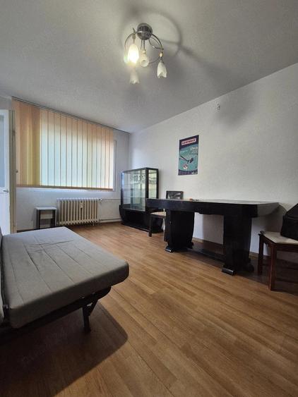 Apartament cu 3 camere decomandat în Dristor