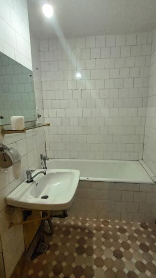 Apartament cu 3 camere decomandat în Drumul Taberei