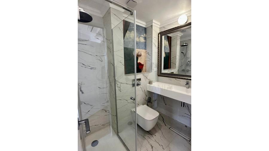 Apartament cu 4 camere decomandat, mobilat în P-ța Victoriei