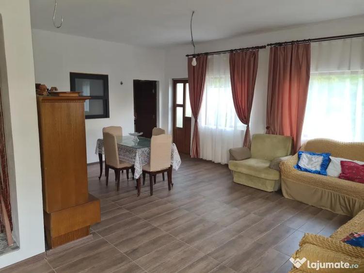 Casă cu 4 camere în Gureni