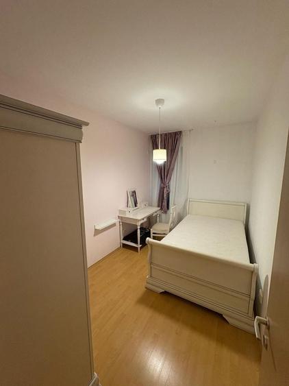 Apartament cu 3 camere decomandat în Titan