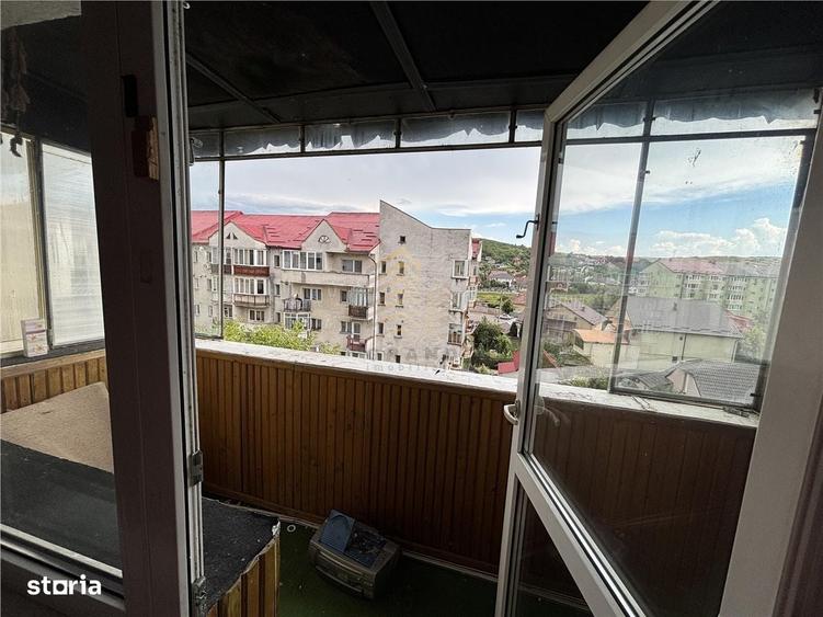 Apartament cu 3 camere decomandat în Ciupercenii Noi