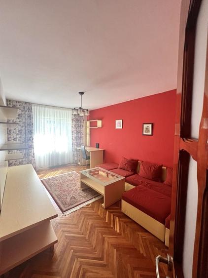Apartament cu 3 camere decomandat în Nicolina