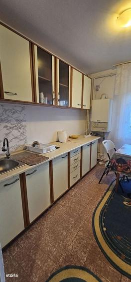 Apartament cu 3 camere decomandat în Calea București
