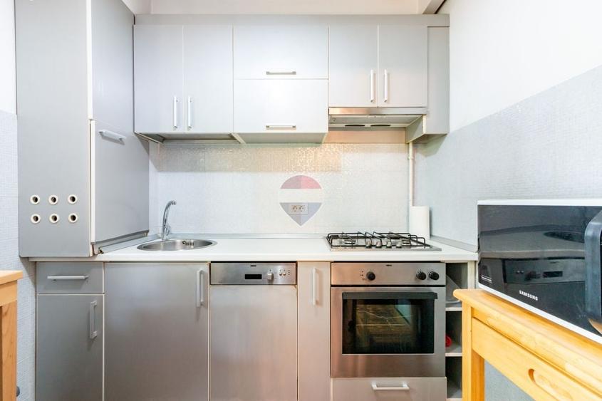 Apartament cu 3 camere semidecomandat, mobilat în Dorobanți