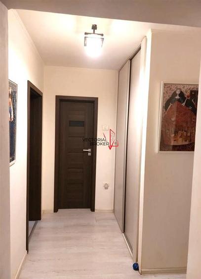 Apartament cu 3 camere semidecomandat în Colentina