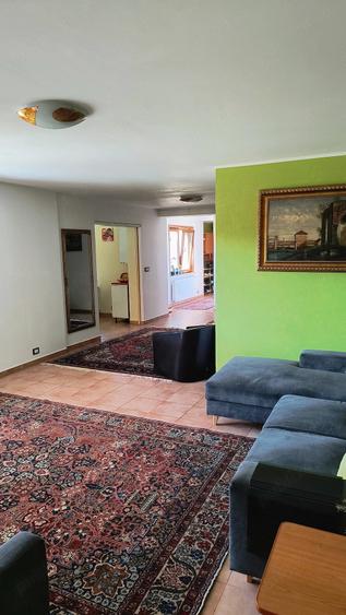 Casă cu 6 camere cu Teren 771 Mp în Central