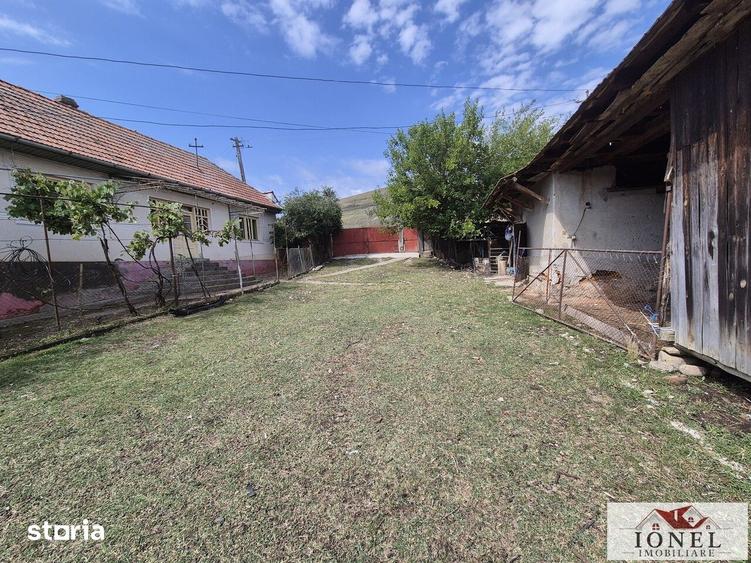 Casă cu 3 camere cu Teren 1700 Mp în Berghin