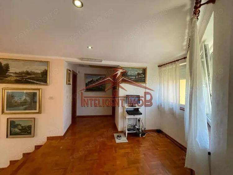 Casă cu 5 camere cu Teren 900 Mp în Hurez