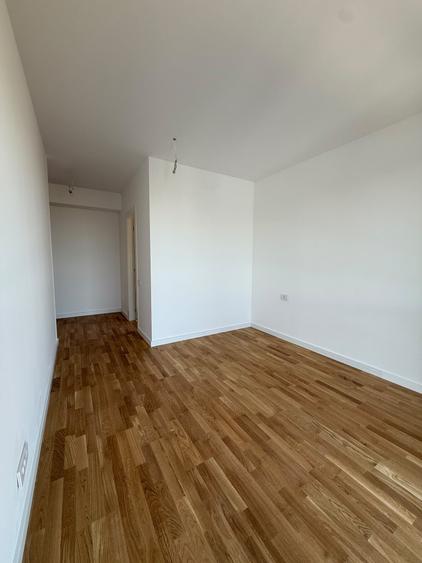Apartament cu 3 camere semidecomandat în Pipera
