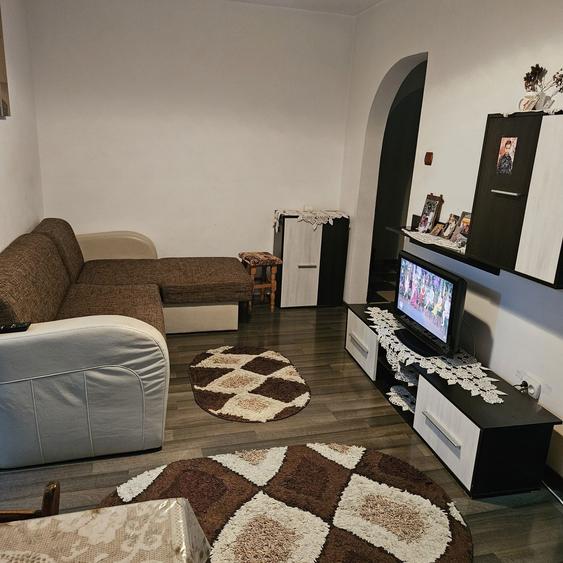 Apartament cu 3 camere de vanzare - 2