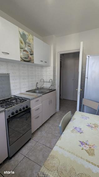 Apartament cu 3 camere semidecomandat în Dristor