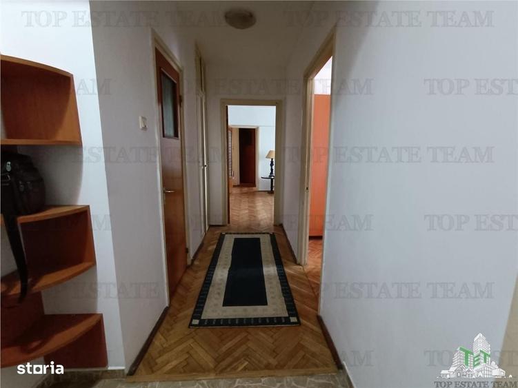 Apartament cu 3 camere semidecomandat în 1 Mai