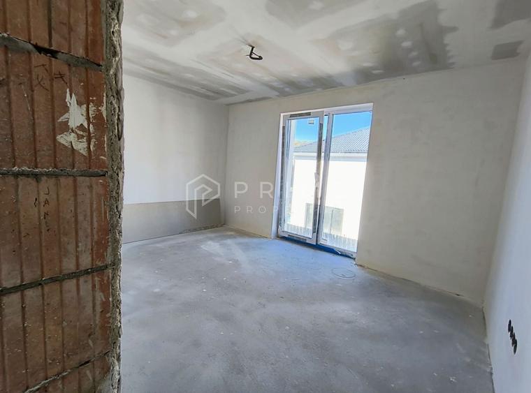 Duplex cu 4 camere cu Canalizare în Livezeni