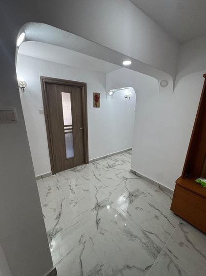 Apartament cu 3 camere decomandat în Exterior Vest