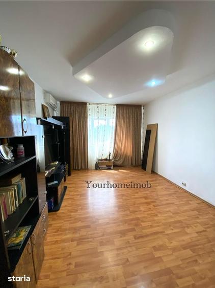 Apartament cu 3 camere semidecomandat în Craiovița Nouă