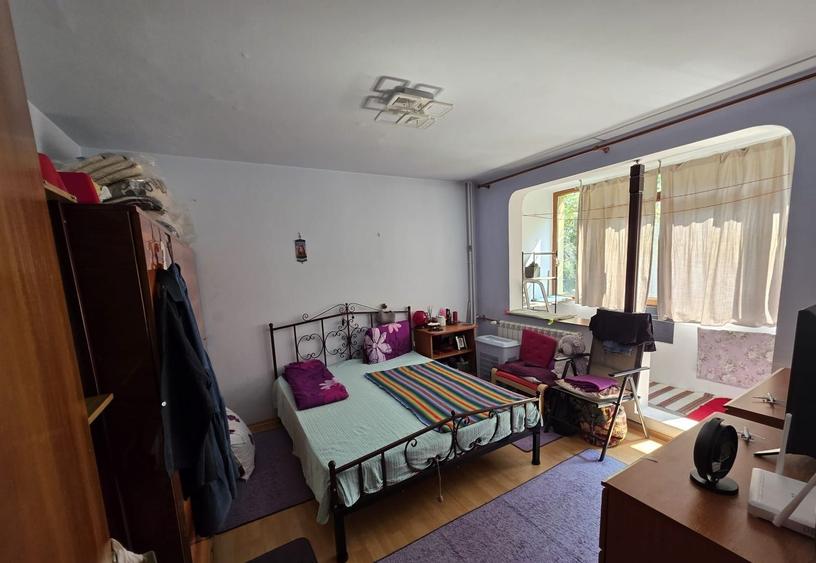 Apartament cu 3 camere în Drumul Taberei