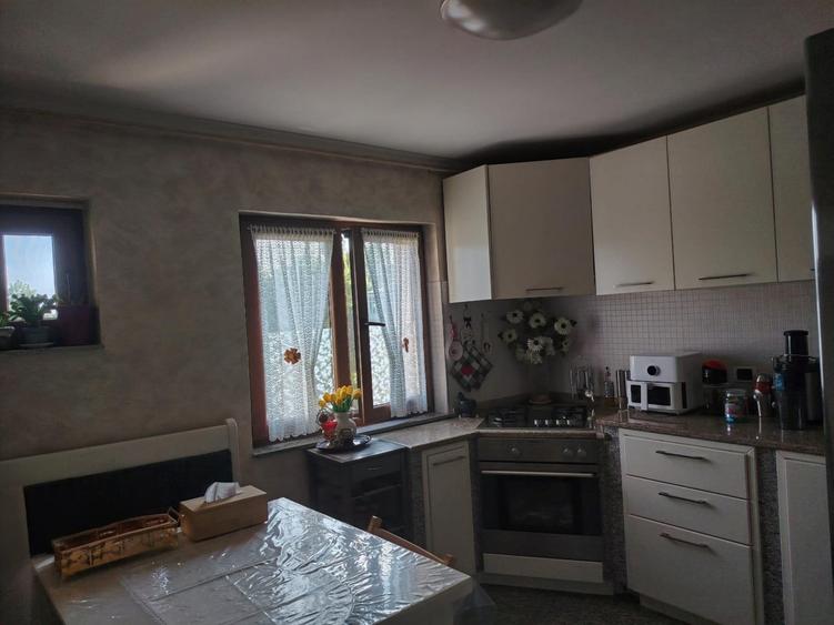 Apartament cu 3 camere decomandat, mobilat în Gară