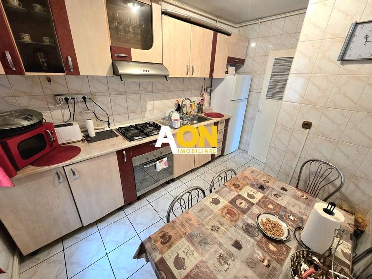 Apartament cu 3 camere decomandat, mobilat în Central