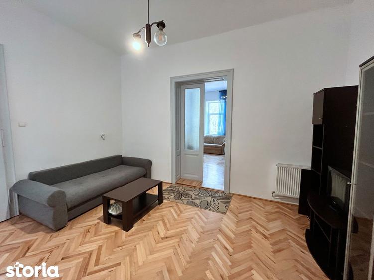 Casă cu 4 camere decomandat cu Canalizare în Gruia